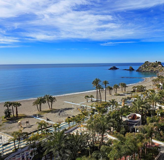 Imagen del paseo del Altillo de Almuñécar (AYTO. ALMUÑÉCAR)