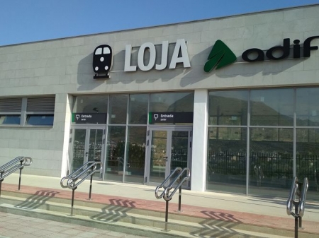 Fachada de la estación de Loja (ADIF)
