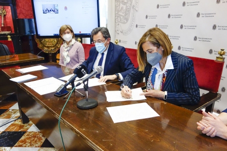 Imagen de la firma del convenio (JAVIER ALGARRA / AYUNTAMIENTO) 