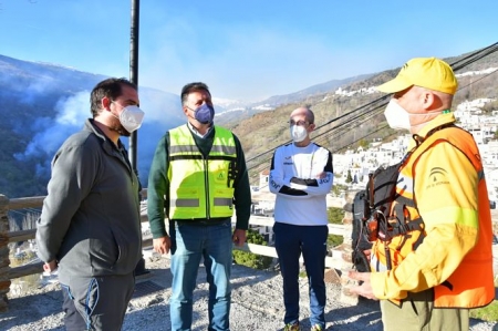 El Delegado de Desarrollo Sostenible, Manuel García ha visitado la zona del incendio (INFOCA) 