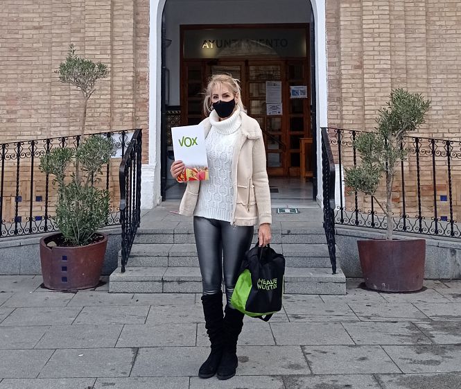 La portavoz de VOX en el Ayuntamiento de Santa Fe, Silvia Enríquez (VOX)