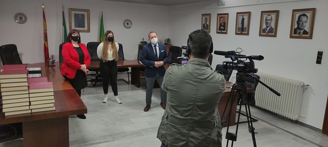 Grabación del vídeo realizado por el Ayuntamiento de Cúllar Vega con motivo del Día de Andalucía (AYTO. CÚLLAR VEGA)