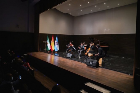 Actuación en el Auditorio Juan Carlos Gsrvayo (AYTO. MOTRIL) 