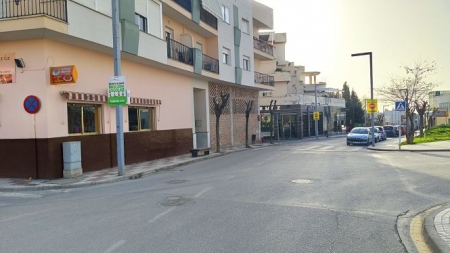 Señalización en un colegio de Maracena (IU)