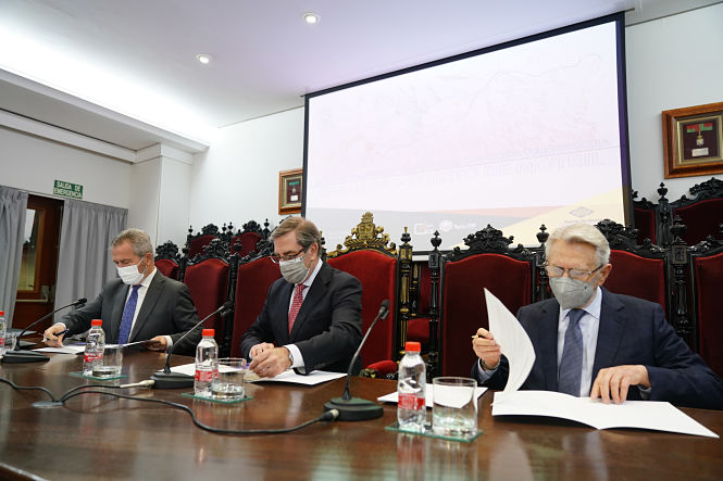 Firma de la adhesión de ambas instituciones (ICAGR)