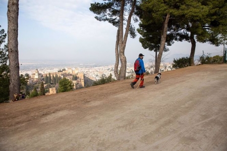 La Alhambra repara el camino forestal que da acceso a la Silla del Moro (LUCÍA RIVAS/PATRONATO DE LA ALHAMBRA)