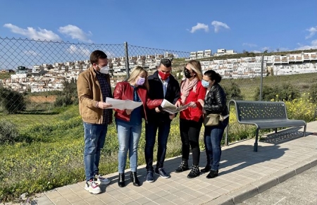 Imagen de la visita a donde irá la futura residencia (PSOE)