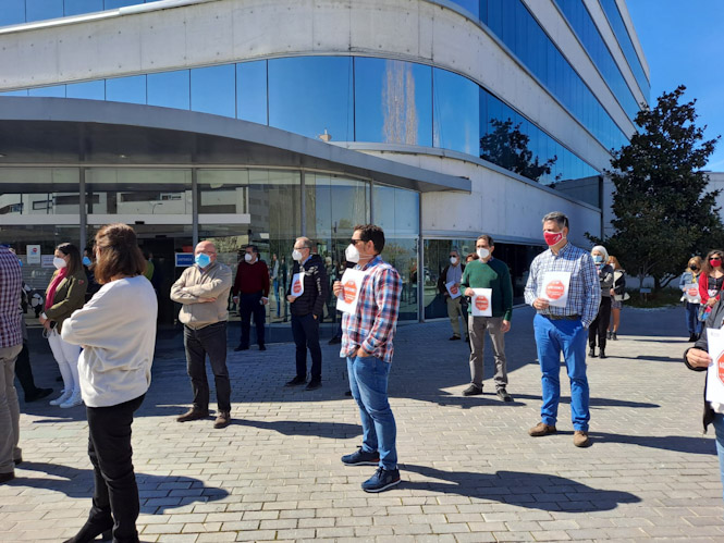 Imagen de la concentración en Diputación (UGT)