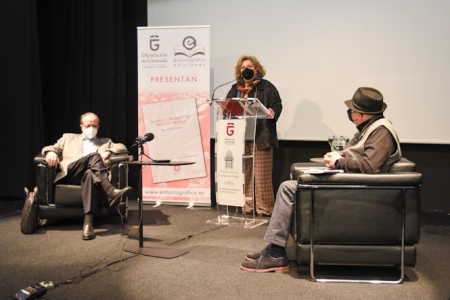 La Diputada de Cultura, Fátima Gómez ha presentado el libro (L. PEÑALVER / DIP) 