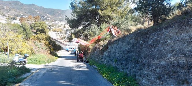 Accidente de dos parapentistas en Almuñécar (AYUNTAMIENTO DE ALMUÑÉCAR) 