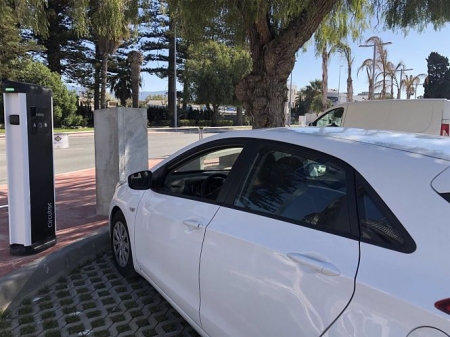 El Puerto de Motril (Granada) ya cuenta con varias tomas eléctricas para vehículos. (PUERTO DE MOTRIL)
