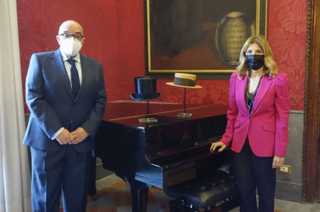 Presentación de la restauración de los sombreros de Falla (JAVIER ALGARRA / AYUNTAMIENTO)