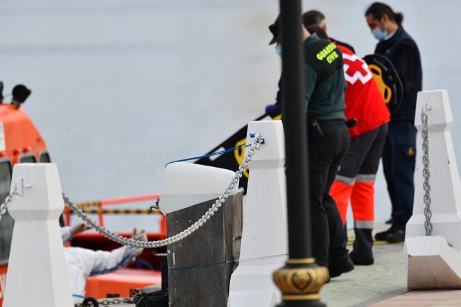  Agentes de Guardia Civil en el puerto de Ceuta, en imagen de archivo (ANTONIO SEMPERE / EUROPA PRESS)