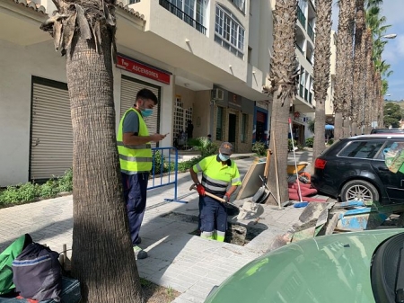 Instalación de las farolas (AYTO. ALMUÑÉCAR)