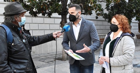 Mari Carmen Pérez y Jesús Fernández en rueda de prensa (IU)
