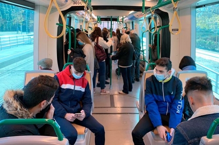 Viajeros en el Metro (JUNTA)
