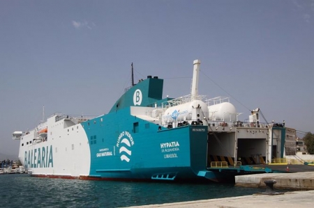 El buque de Balearia atracado en el Puerto de Motril (PUERTO DE MOTRIL)