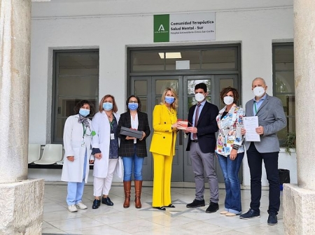 Imagen de la entrega de las llaves a Faisem (HUSC)