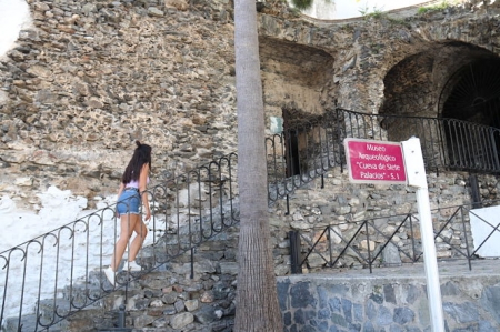 Entrada al Museo Arqueológico de Almuñécar (AYTO. ALMUÑÉCAR)