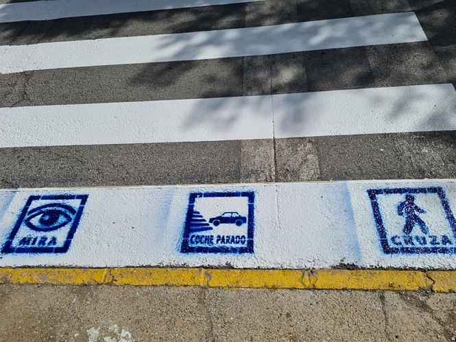 Imagen de uno de los pasos de peatones (AYTO. OTURA)