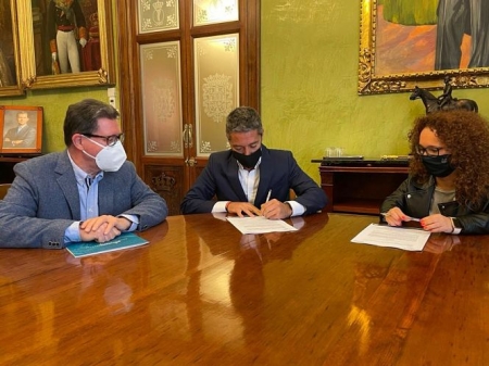 Imagen de la firma del convenio (JAVIER ALGARRA / AYUNTAMIENTO) Imagen de la firma del convenio (JAVIER ALGARRA / AYUNTAMIENTO)
