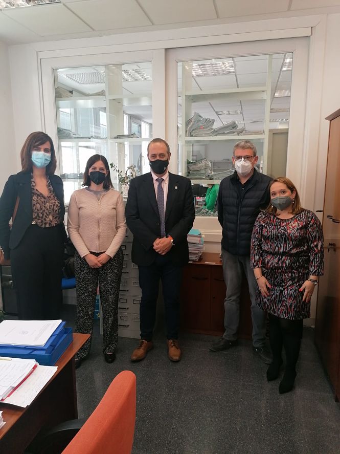 El delegado territorial de Regeneración, Justicia y Administración Local, Enrique Barchino, visita la sede judicial de Baza (JUNTA DE ANDALUCÍA)