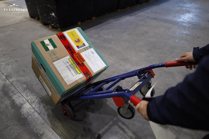 Las primeras dosis de la vacuna contra el coronavirus llegan al Almacén Central del SAS en Atarfe, en imagen de archivo (ÁLEX CÁMARA - EUROPA PRESS)