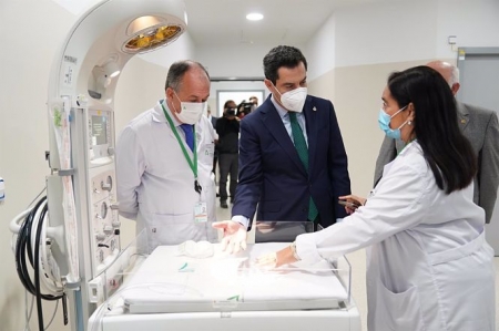El presidente de la Junta de Andalucía, Juanma Moreno, visita el Hospital Materno Infantil de Granada (JUNTA DE ANDALUCÍA) El presidente de la Junta de Andalucía, Juanma Moreno, visita el Hospital Materno Infantil de Granada (JUNTA DE ANDALUCÍA)