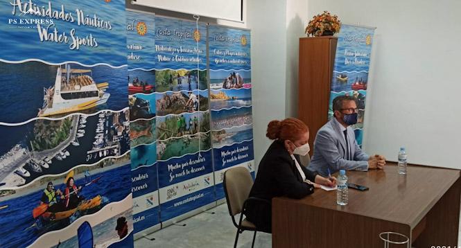 El Delegado de turismo ha presentado las ayudas a las playas en Salobreña (JUNTA)