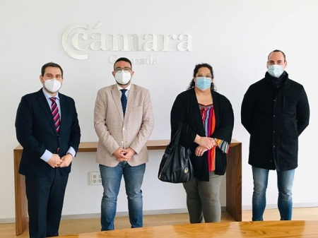 Firma del convenio entre el Ayuntamiento de Vegas del Genil y la Cámara de Comercio de Granada (AYTO. VEGAS DEL GENIL)