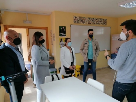 Visita de Concha Insúa a Pinos Puente (CIUDADANOS)