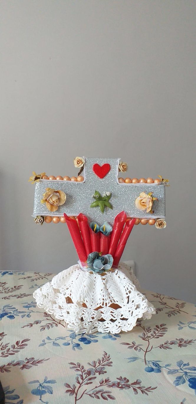 Una de las cruces de mayo que los mayores de Huétor Tájar han presentado al concurso (AYTO. HUÉTOR TÁJAR)