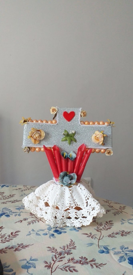 Una de las cruces de mayo que los mayores de Huétor Tájar han presentado al concurso (AYTO. HUÉTOR TÁJAR)