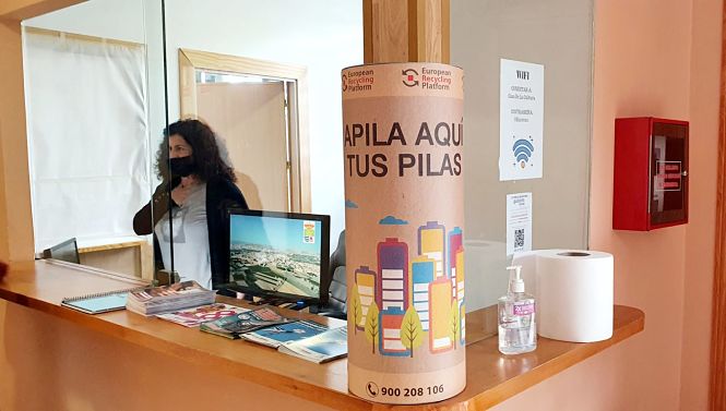 Contenedor de pilas instalados en Cúllar Vega (AYTO. CULLAR VEGA)