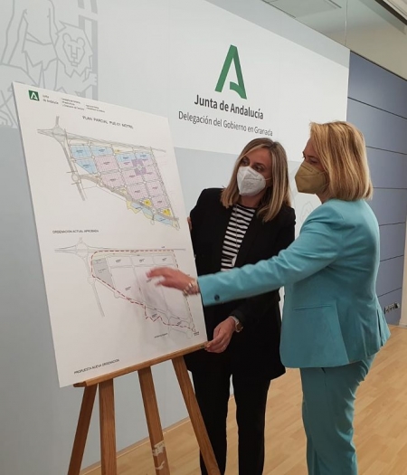 La Conseejra de Fomento junto a la alcaldesa de Motril en la presentación del proyecto (AYTO. MOTRIL)