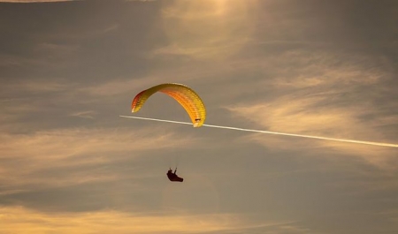 Vuelo de parapente (JUNTA DE ANDALUCÍA) 