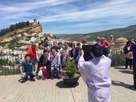 Imagen de archivo de un grupo de japoneses en Montefrio (AYUNTAMIENTO DE MONTEFRIO)