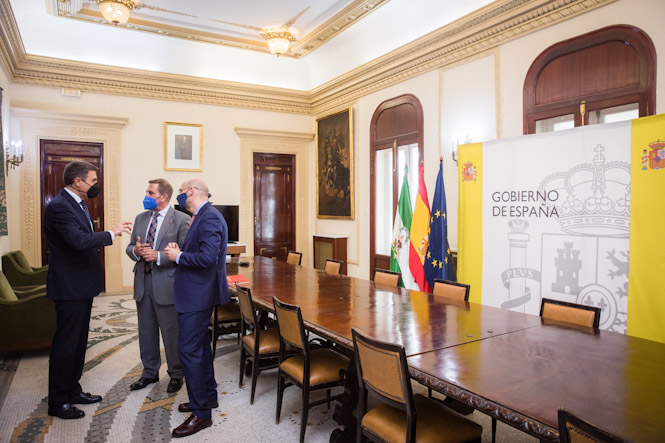 Imagen de la reunión con Pedro Fernández (ICAGR) 