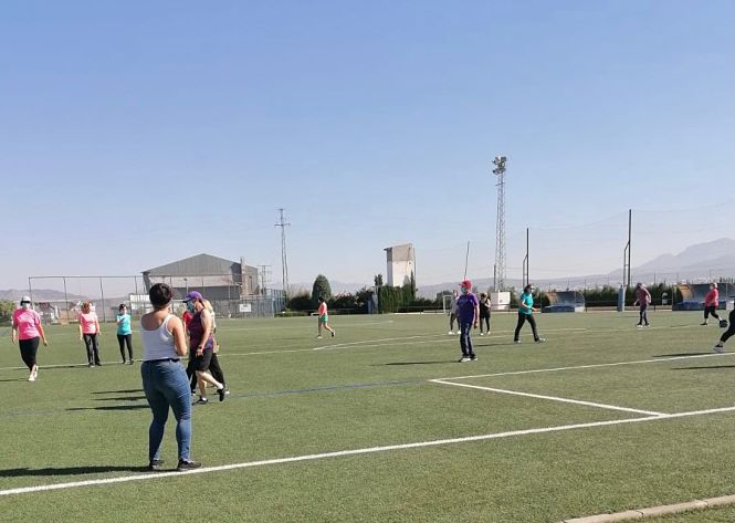 Las vecinas de Vegas del Genil practican danzaterapia (AYTO. VEGAS DEL GENIL)