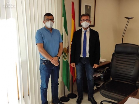 Imagen de la visita al centro educativo (JUNTA)