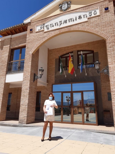 La coordinadora provincial de IU, Mari Carmen Pérez, en el Ayuntameinto de Alhendín (IU)