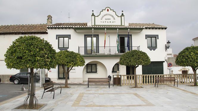 Fachada del Ayuntamiento de Otura 