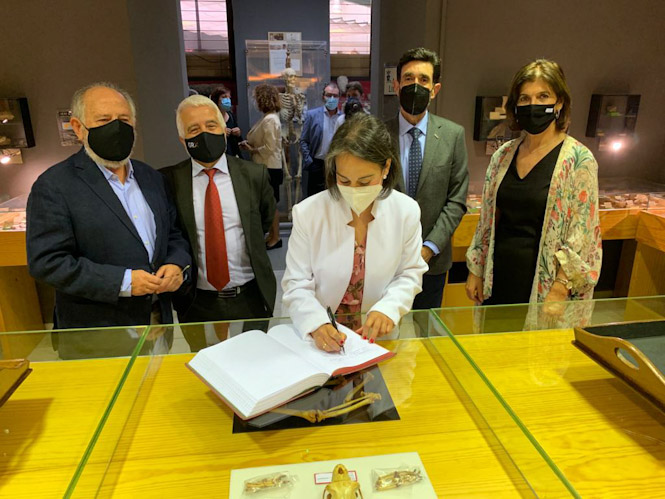 Inauguración del Museo de Ciencias del IES Padre Suárez (JUNTA)