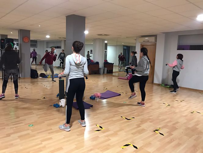 Una de las clases deportivas que se imparten en Huétor Tájar (AYTO. HUÉTOR TAJAR)