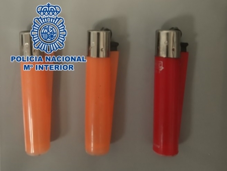 Imagen de los mecheros intervenidos (POLICÍA NACIONAL) Imagen de los mecheros intervenidos (POLICÍA NACIONAL)