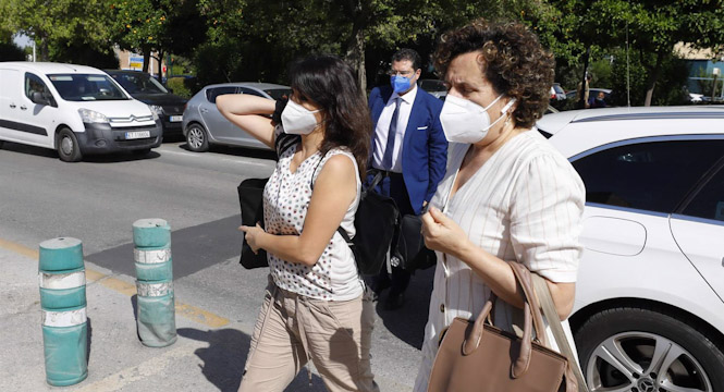 uana Rivas, antes de acceder al centro de inserción social Matilde Cantos en Granada capital (EUROPA PRESS/ÁLEX CÁMARA)