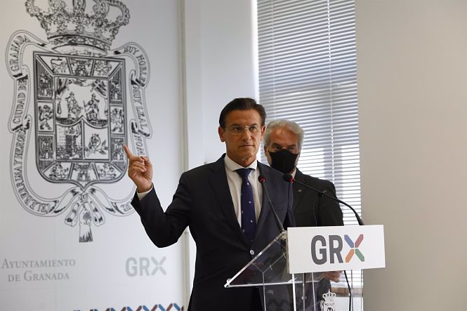 El alcalde de Granada, Luis Salvador, comparece ante los medios para abordar asuntos de actualidad ad (ÁLEX CÁMARA - EUROPA PRESS) 