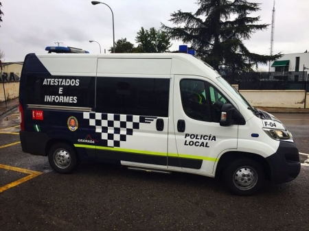 Imagen de archivo de una furgoneta de la Policía Local de Granada (POLICÍA LOCAL) 