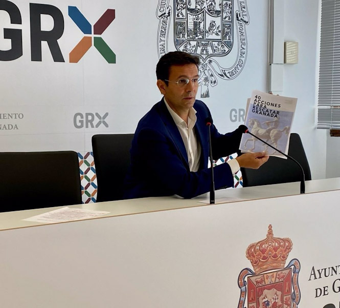El portavoz del PSOE en el Ayuntamiento de Granada, Francisco Cuenca, en rueda de prensa (PSOE)