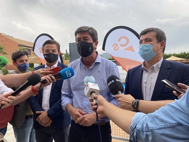 Imagen de archivo del coordinador autonómico de Cs en Andalucía, Juan Marín, atendiendo a los medios (CS)